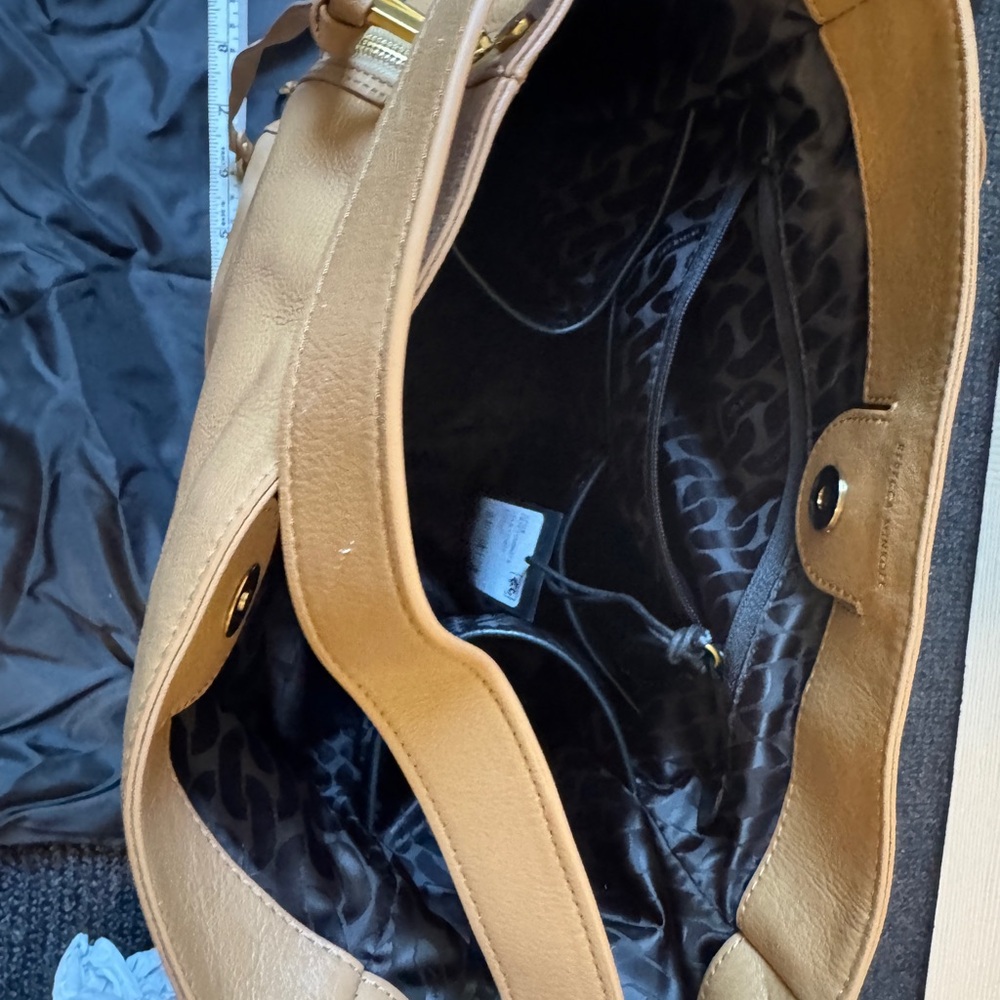 SOLD Tan Leather Shoulder Bag with Slouchy Design - Picture 3 of 10